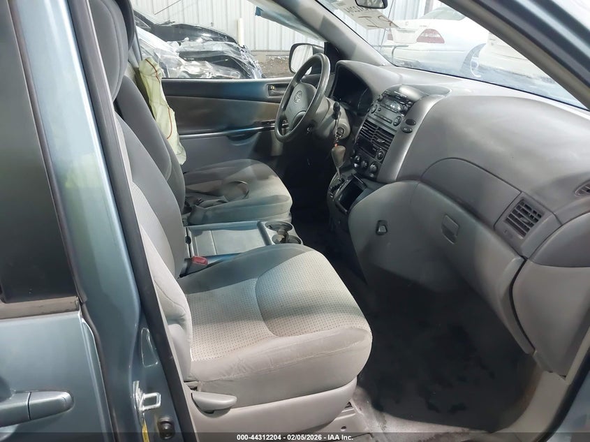 2010 Toyota Sienna Le