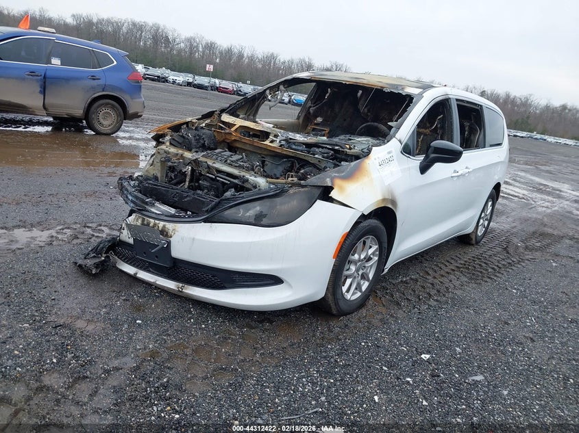 Vin: 2c4rc1cg3rr113439, lot: 44808827, chrysler voyager lx 20242