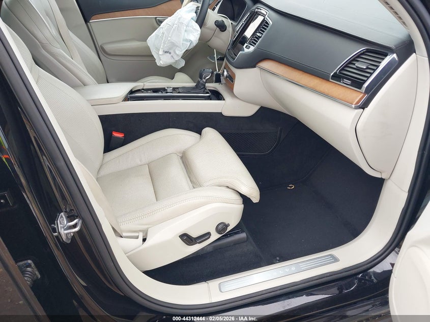 2020 Volvo Xc90 T6 Inscription 6 Passenger