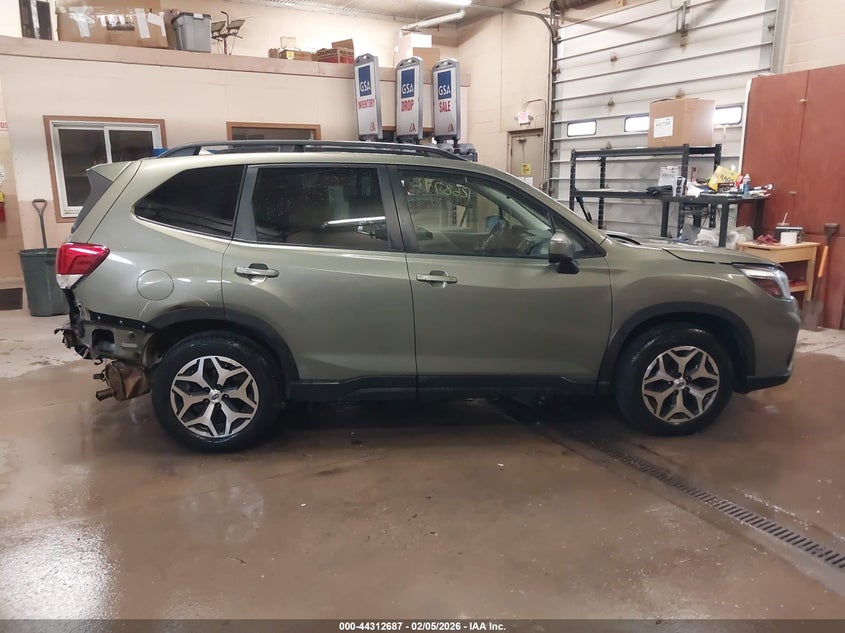 2020 Subaru Forester 2.5 Premium green Lot 111044312687 Vin JF2SKAJC0LH449252