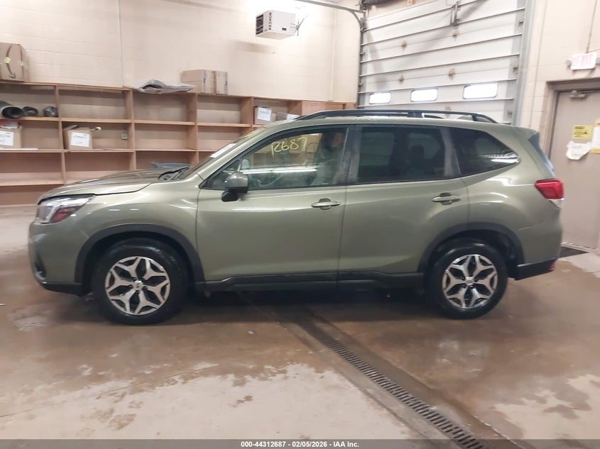 2020 Subaru Forester 2.5 Premium green Lot 111044312687 Vin JF2SKAJC0LH449252