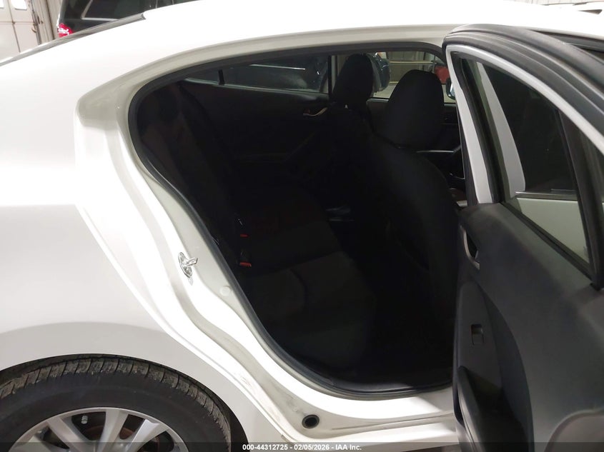 2016 Mazda 3 2.0 I Touring white Lot 111044312725 Vin 3MZBM1V72GM244388