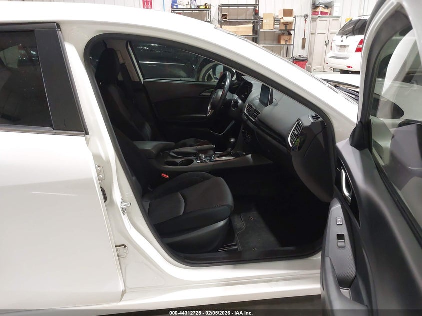 2016 MAZDA MAZDA3 auction photo 5
