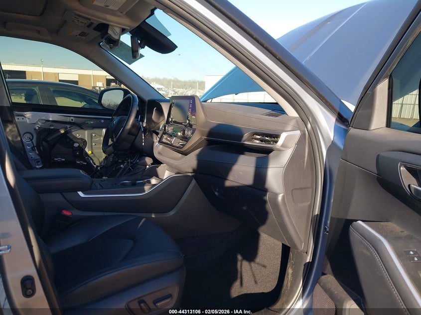 2022 Toyota Highlander Hybrid Xle