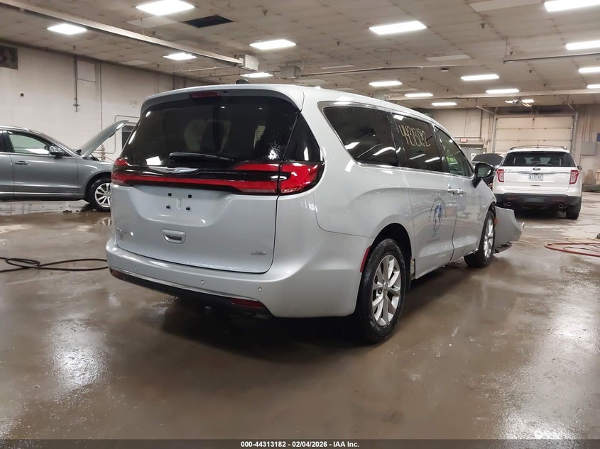 2024 Chrysler Pacifica Touring L Awd