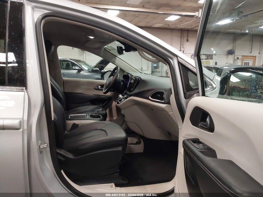 2024 Chrysler Pacifica Touring L Awd