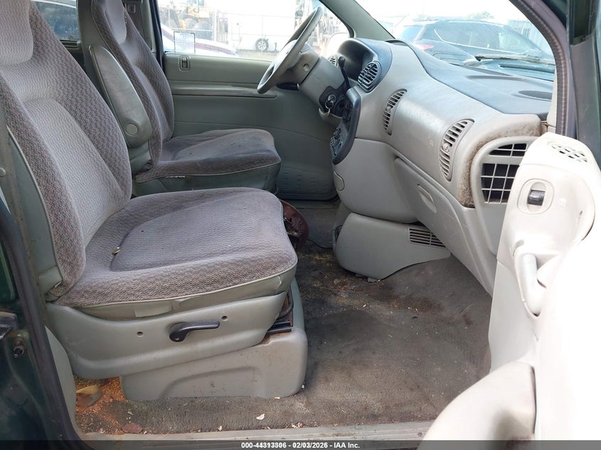 1999 Plymouth Voyager