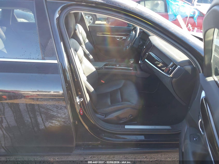 2018 Volvo S90 T6 Momentum