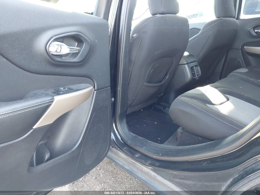 2018 Jeep Cherokee Latitude Fwd VIN: 1C4PJLCB4JD611976 Lot: 44313372