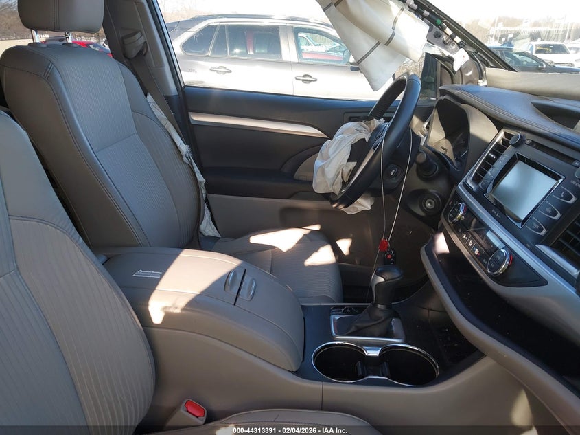 2015 Toyota Highlander Le Plus V6