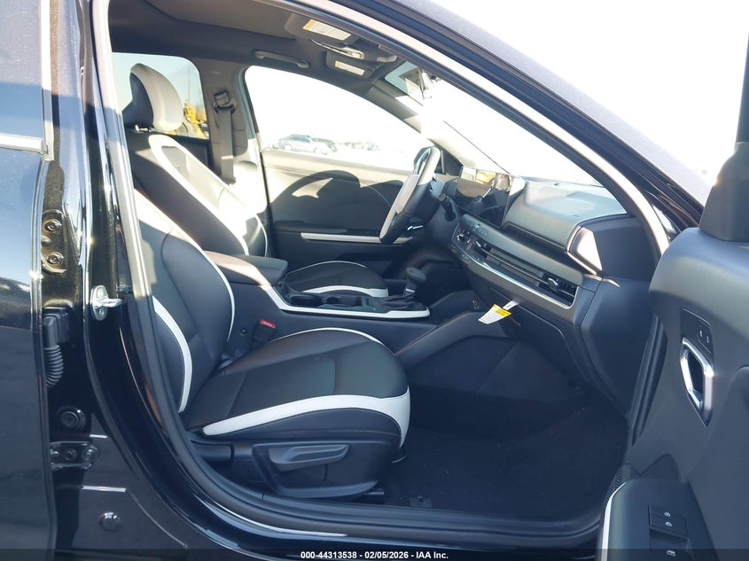 2025 KIA K4 auction photo 5
