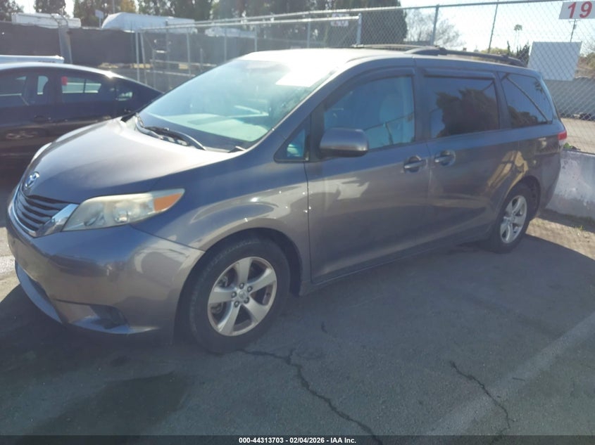 2013 Toyota Sienna Le V6 8 Passenger