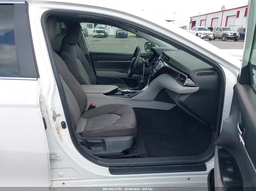 2019 Toyota Camry Hybrid Le