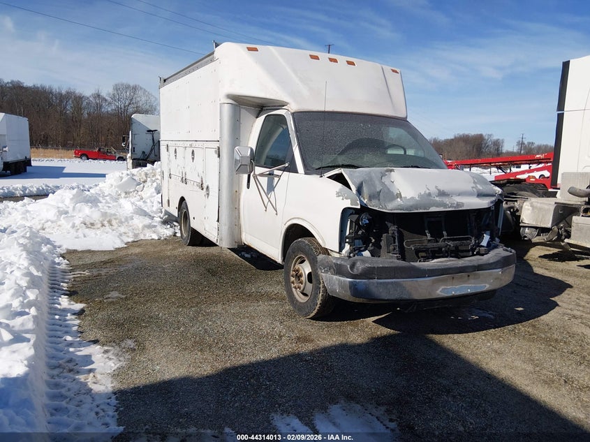 2004 GMC Savana Cutaway Standard W/C7L/C7N