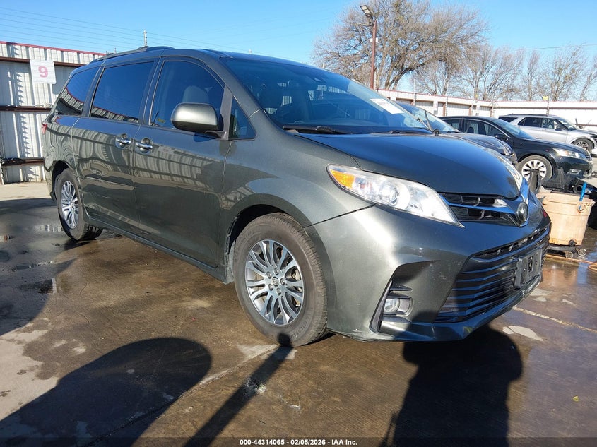 2019 Toyota Sienna Xle 8 Passenger
