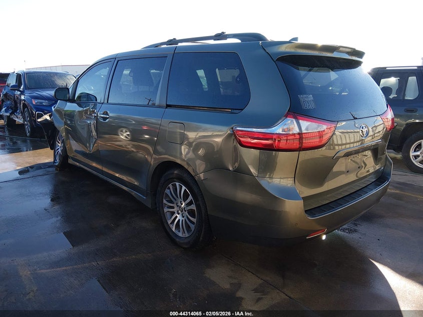 2019 Toyota Sienna Xle 8 Passenger