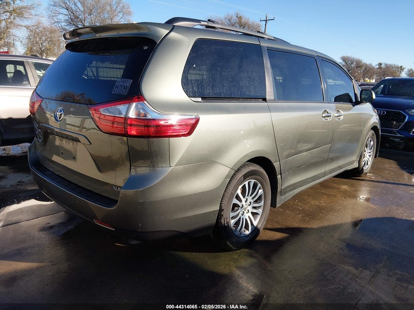 2019 Toyota Sienna Xle 8 Passenger