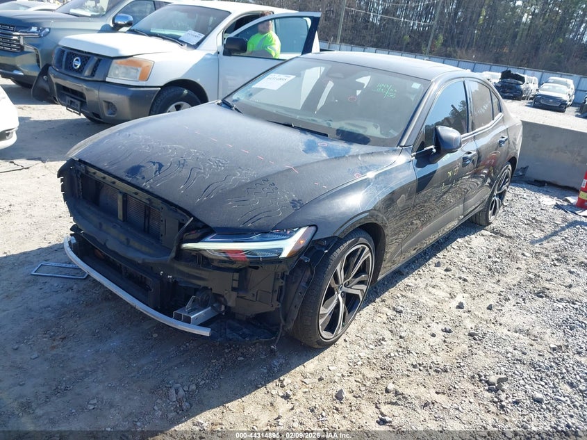 2024 Volvo S60 B5 Core Dark Theme