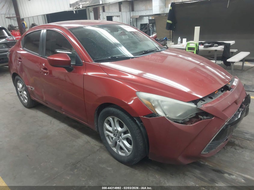 3MYDLBYV2JY330865 TOYOTA YARIS IA Photo 1