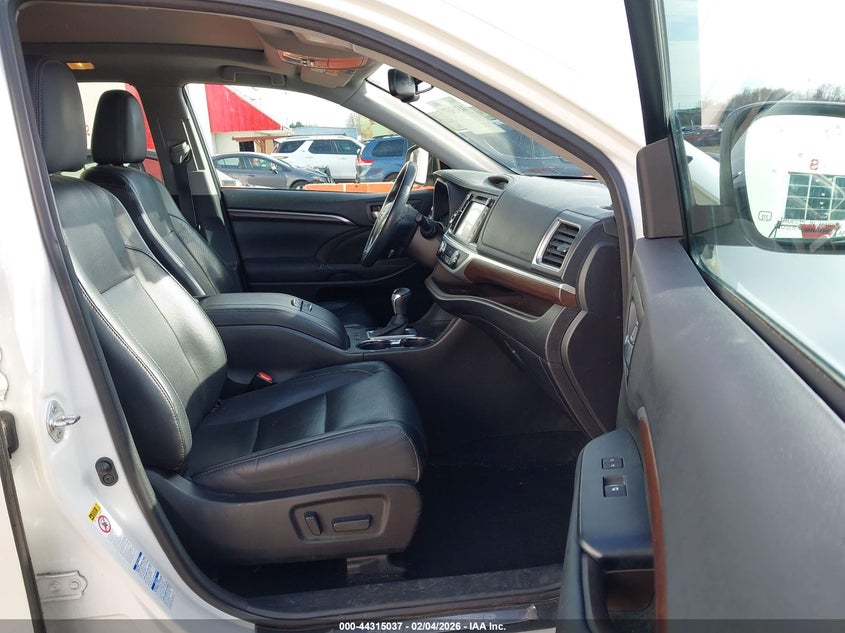 2016 Toyota Highlander Limited Platinum V6