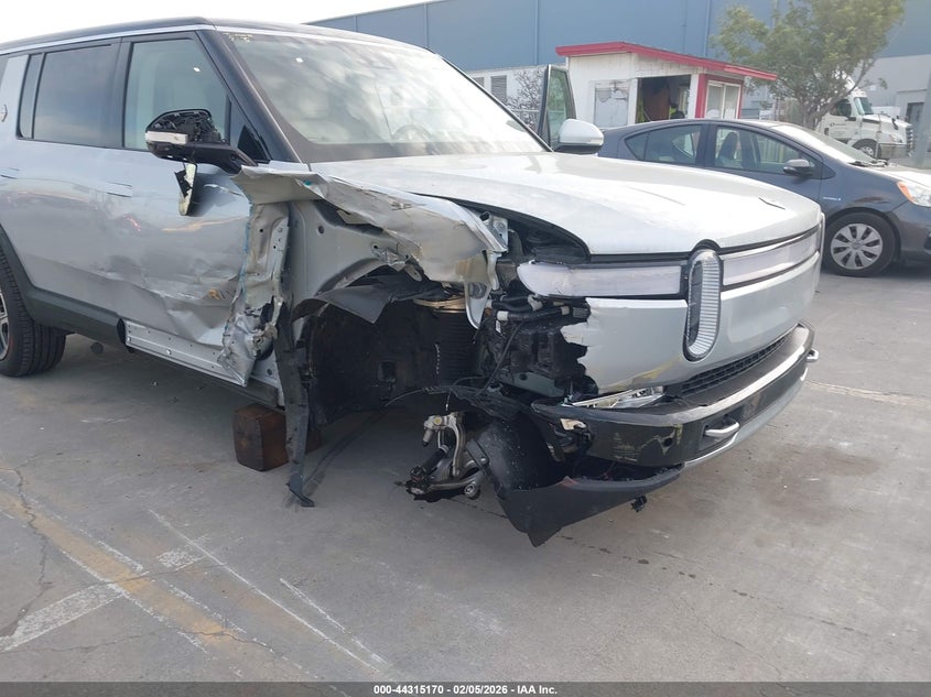 VIN 7PDSGABL2PN020256 2023 RIVIAN R1S LAUNCH EDITION