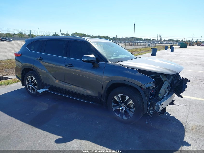 TOYOTA HIGHLANDER XLE