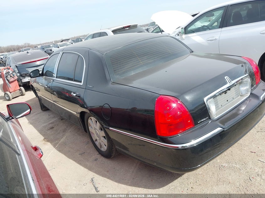 Vin: 2lnbl8ev6bx750263, lot: 44812286, lincoln town car executive l 20113