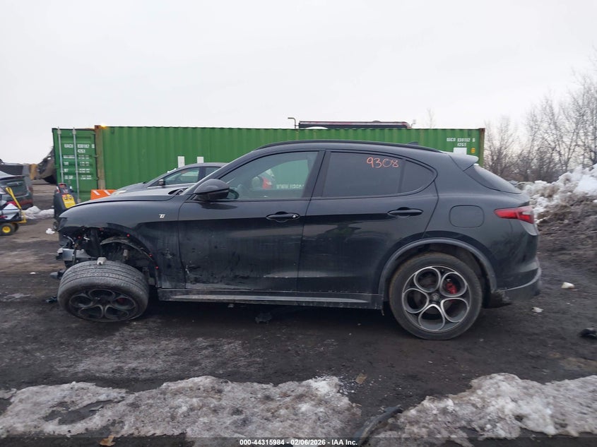 VIN ZASPAKBN3P7D58394 2023 ALFA ROMEO STELVIO TI AWD