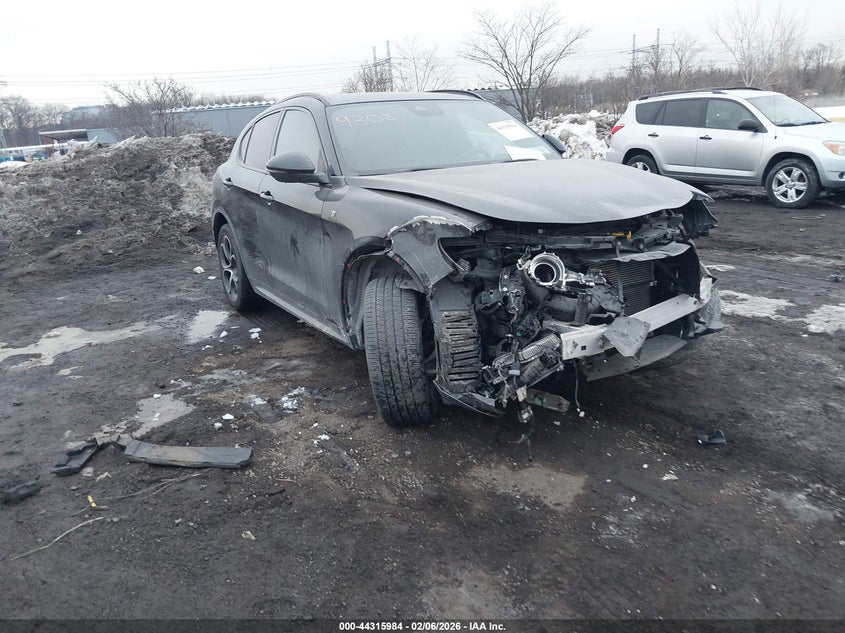 2023 Alfa Romeo Stelvio Ti Awd