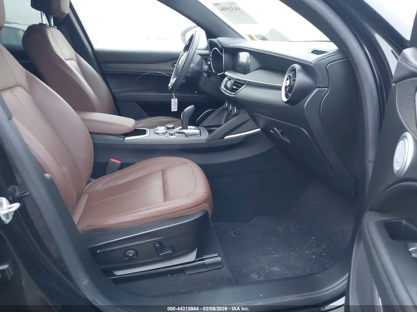 2023 Alfa Romeo Stelvio Ti Awd