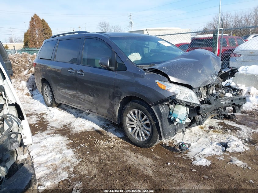 2017 Toyota Sienna Xle 8 Passenger
