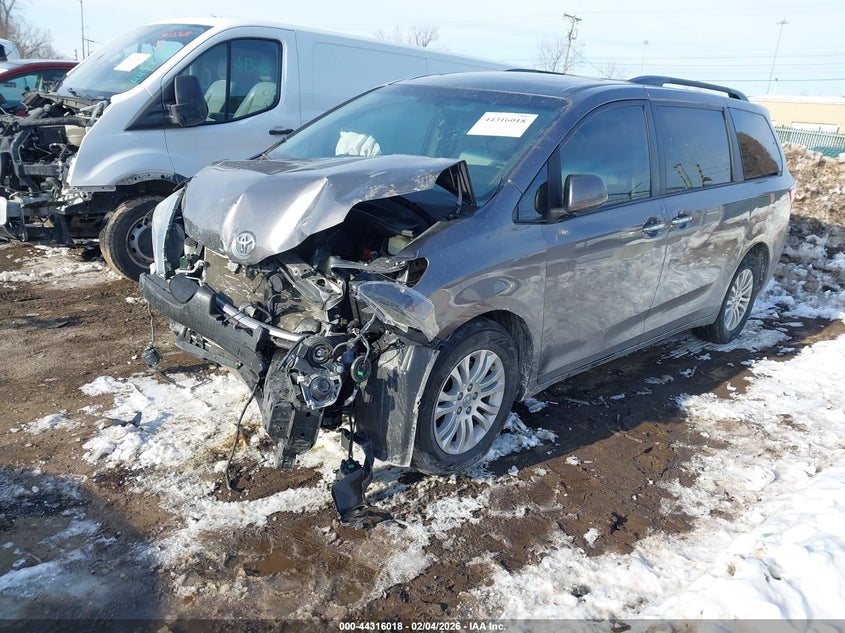 2017 Toyota Sienna Xle 8 Passenger