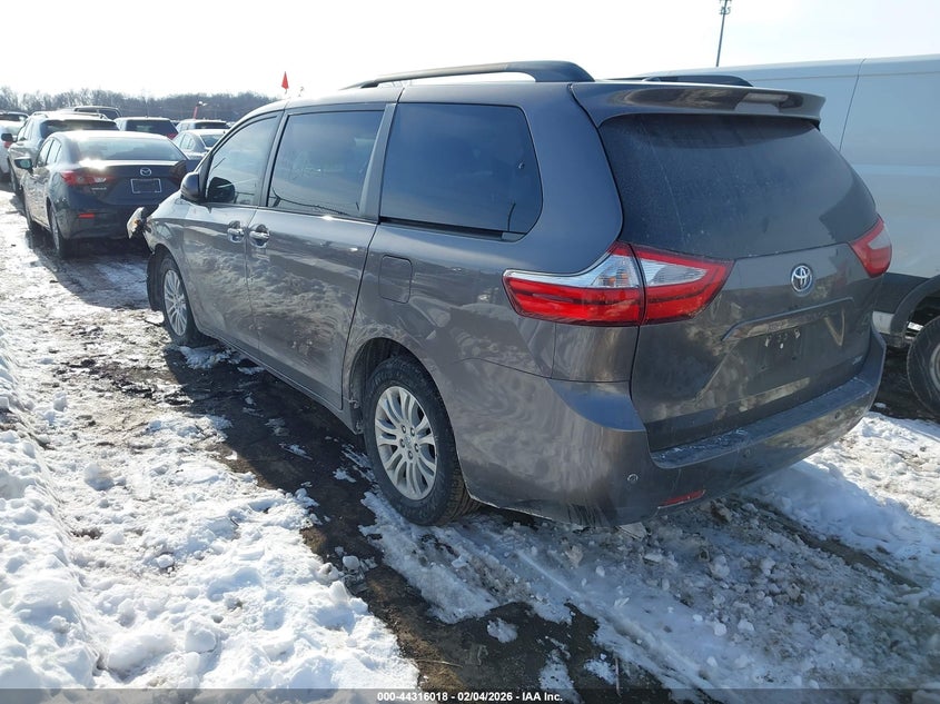 2017 Toyota Sienna Xle 8 Passenger