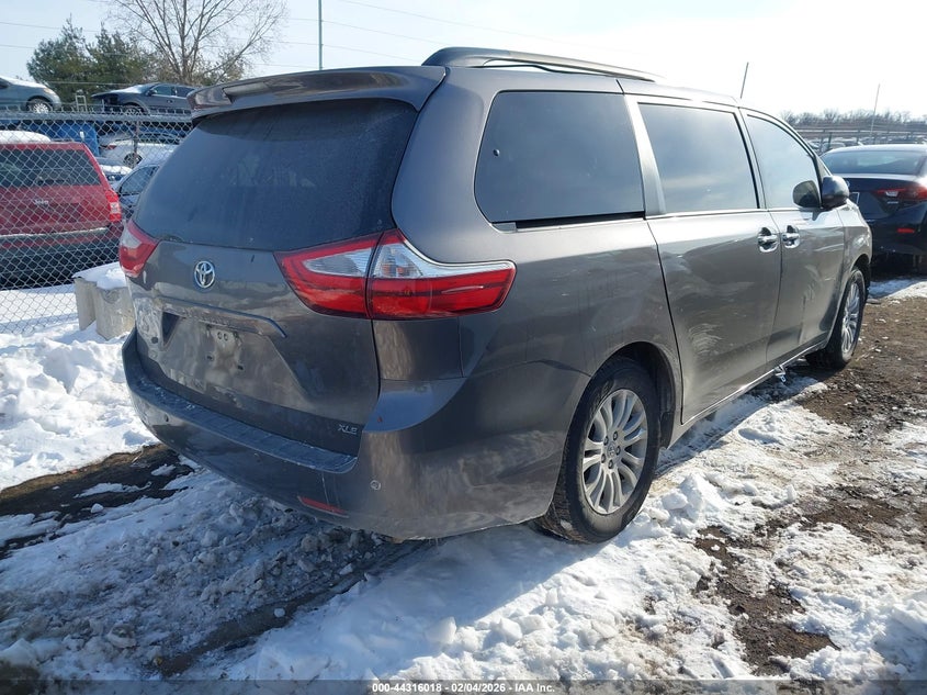 2017 Toyota Sienna Xle 8 Passenger