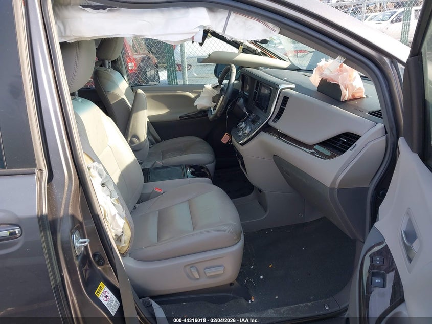 2017 Toyota Sienna Xle 8 Passenger