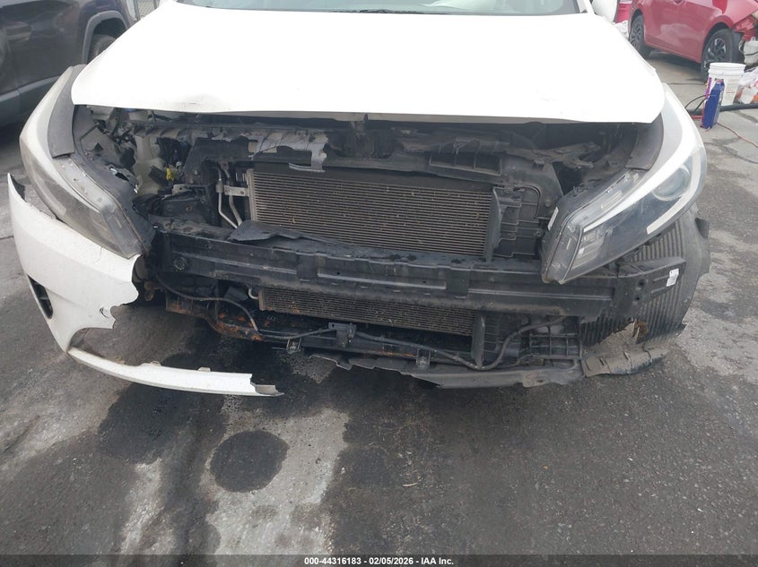 2017 Kia Forte 2.0 Lx white Lot 111044316183 Vin 3KPFK4A73HE060834