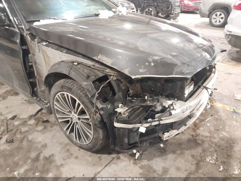 VIN: WBAJB1C56JB085019 2018 BMW 530E XDRIVE IPERFORMANCE