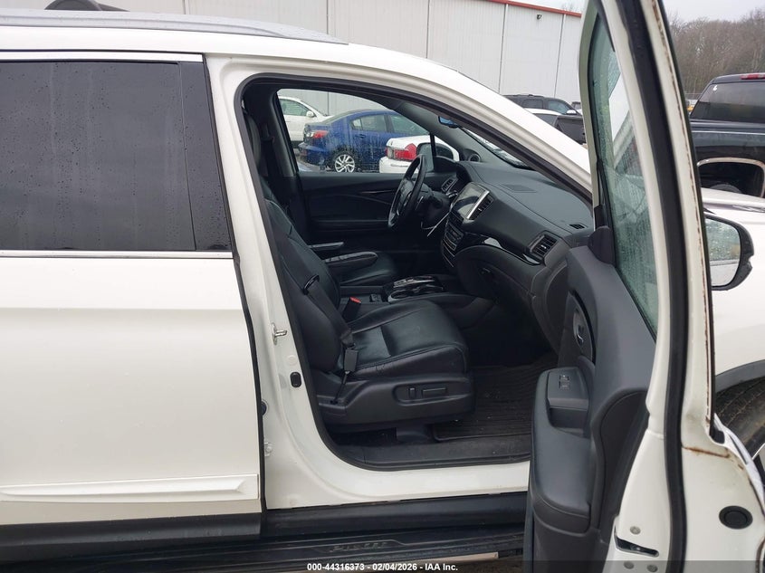 2017 Honda Pilot 3.5 Elite white Lot 111044316373 Vin 5FNYF6H08HB067337