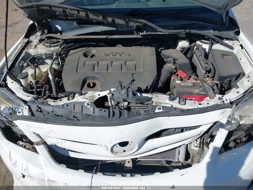 2013 Toyota Corolla 1.8 S white Lot 111044316427 Vin 5YFBU4EE8DP110900
