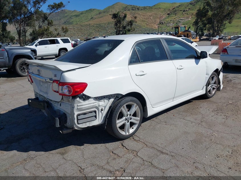 2013 Toyota Corolla 1.8 S white Lot 111044316427 Vin 5YFBU4EE8DP110900