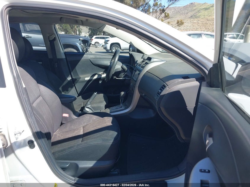 2013 TOYOTA COROLLA auction photo 5