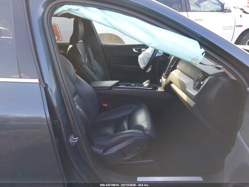 2022 Volvo Xc60 B5 Inscription