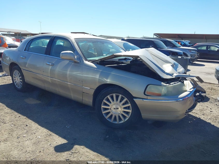 2004 LINCOLN TOWN CAR SIGNATURE