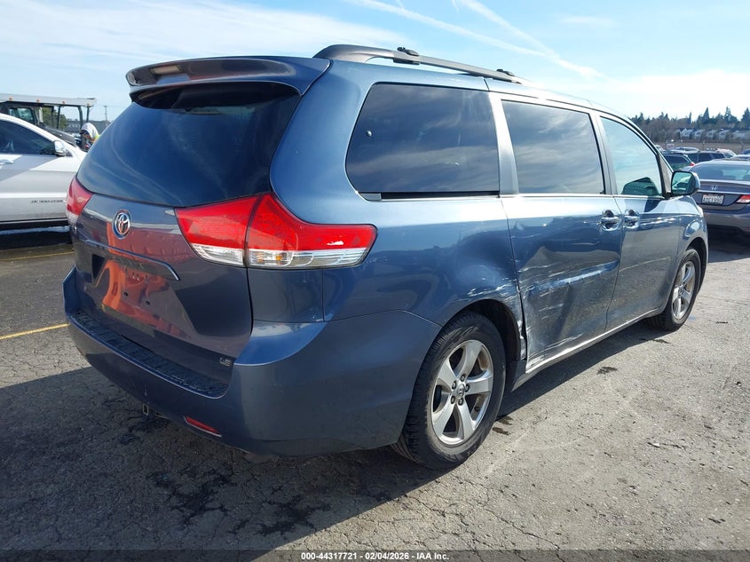 2013 Toyota Sienna Le V6 8 Passenger
