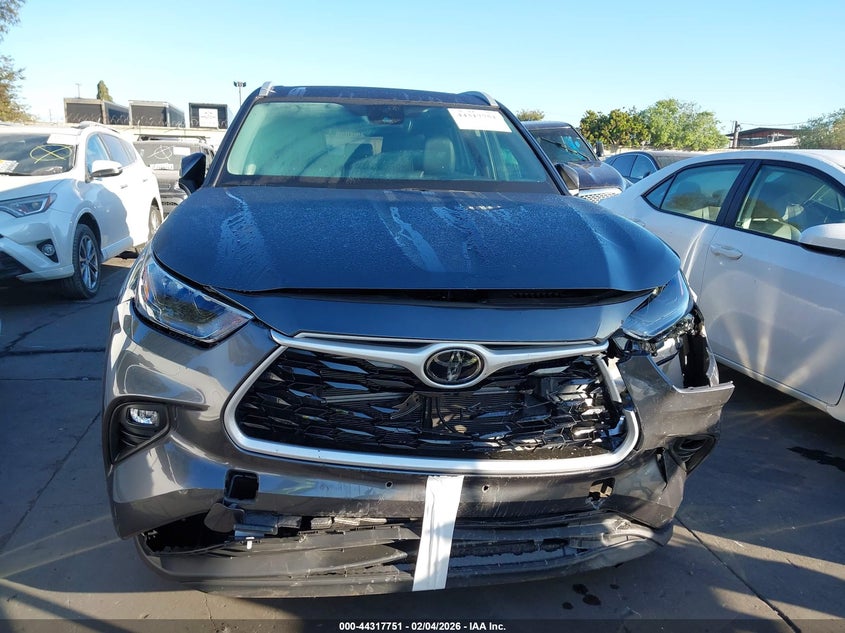 2025 Toyota Highlander 2.5 Hybrid Xle grey Lot 111044317751 Vin 5TDKBRCH2SS660582