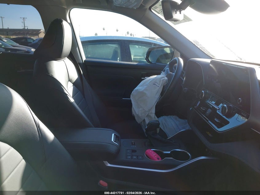 2025 Toyota Highlander Hybrid Xle