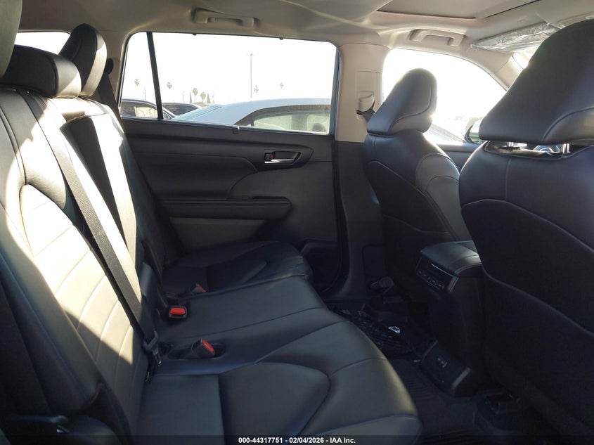 2025 Toyota Highlander 2.5 Hybrid Xle grey Lot 111044317751 Vin 5TDKBRCH2SS660582