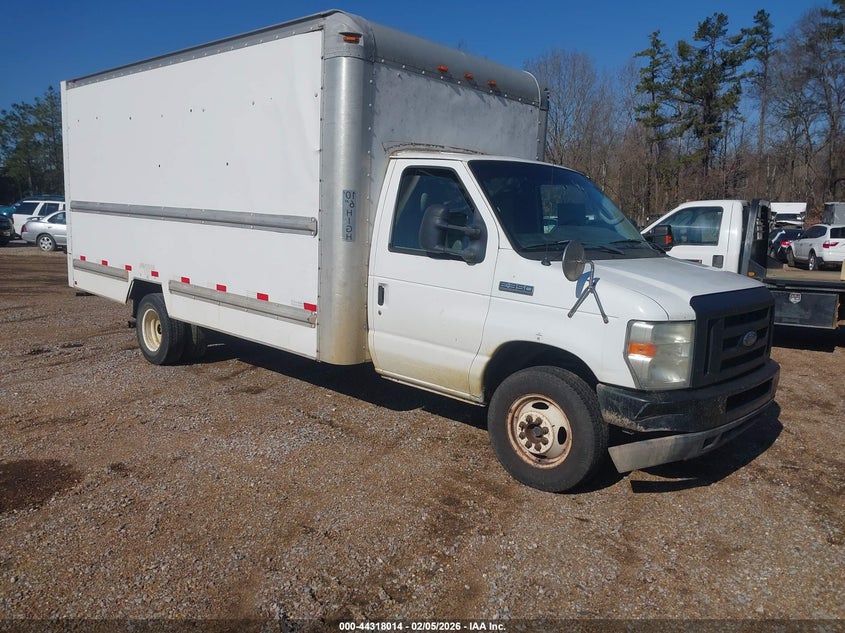 2010 Ford E-350 Cutaway