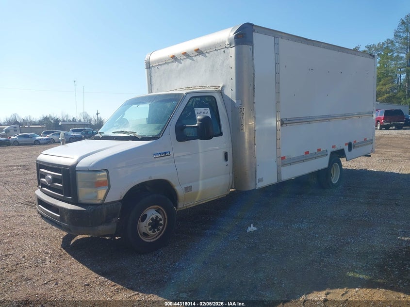 2010 Ford E-350 Cutaway