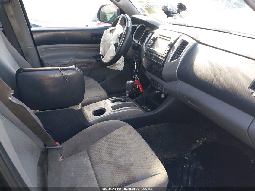 2013 TOYOTA TACOMA auction photo 5